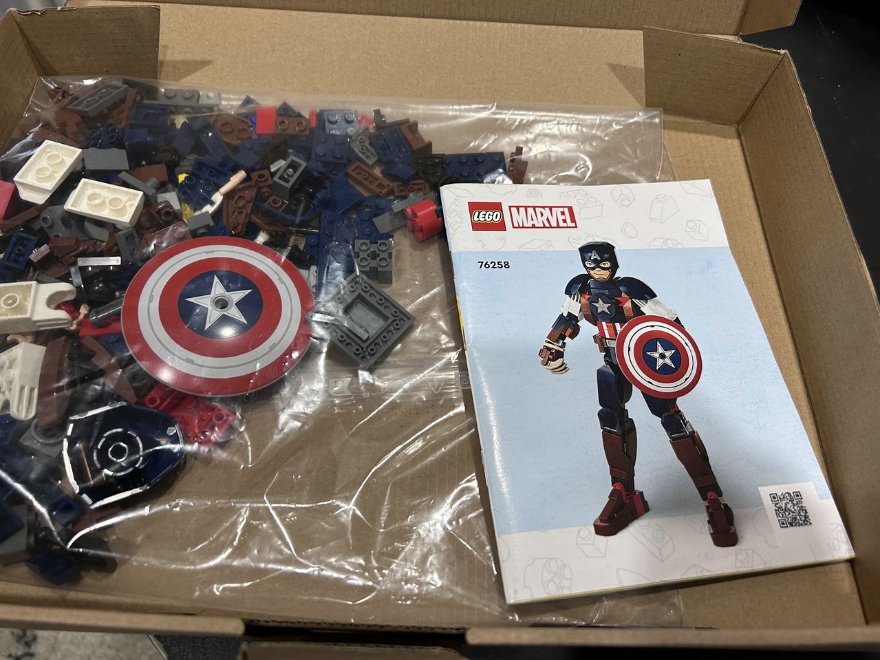 LEGO Super Heroes La figurine de Captain America, réf. 76258 – Image 3