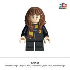 Figurine Harry Potter Hermione Granger - Hogwarts Robe Clasped with Gryffindor Shield, réf. hp208