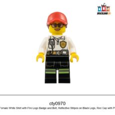 Figurine Town Fire - Female White Shirt with Fire Logo Badge and Belt, réf. cty0970